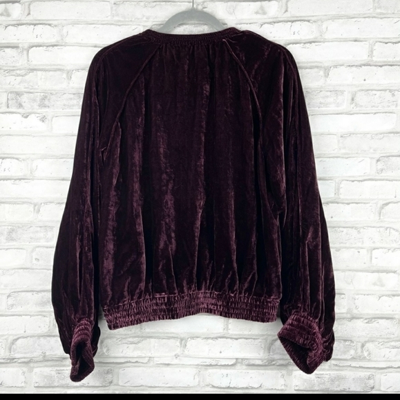 Burgundy velvet puff sleeve top - Picture 5 of 9